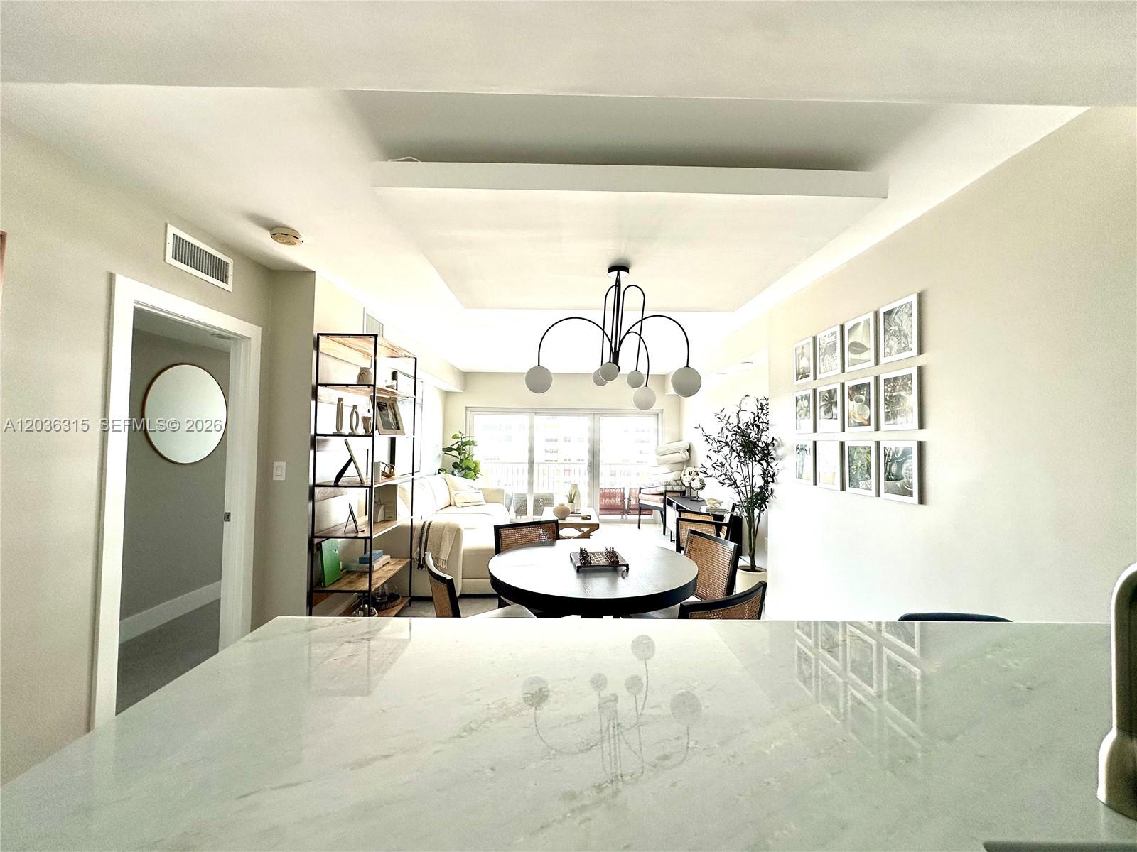 Ver detalles 8D 2 / 2 870 sq. ft. $ 2026-06-12 0 foto