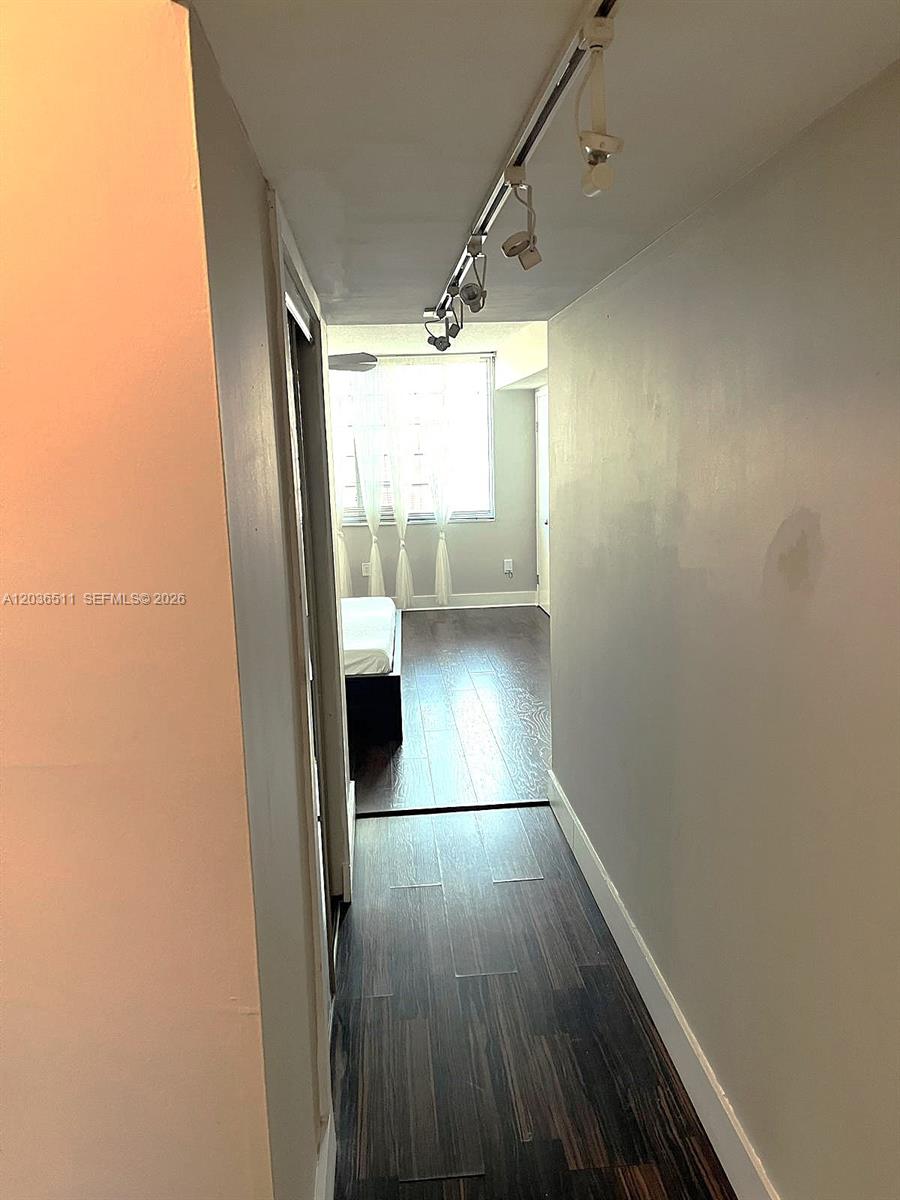 See details 700-1 1 / 2 1090 sq. ft. $ 2026-06-12 0 Photo