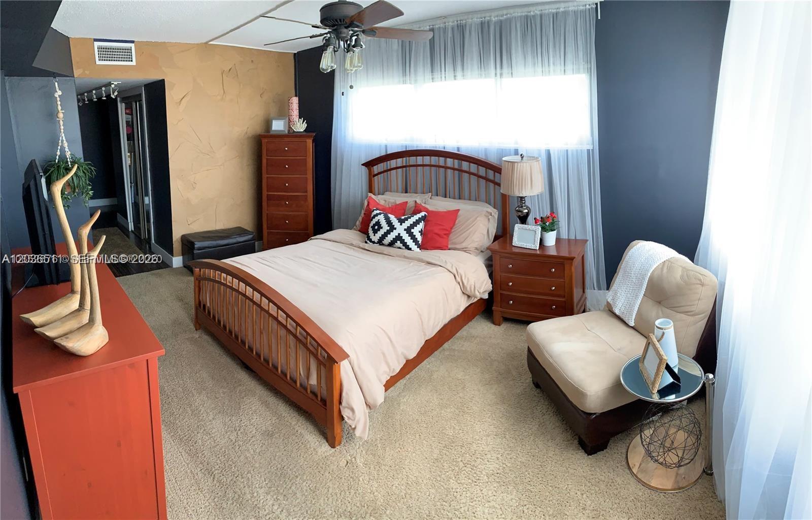See details 700-1 1 / 2 1090 sq. ft. $ 2026-06-12 0 Photo