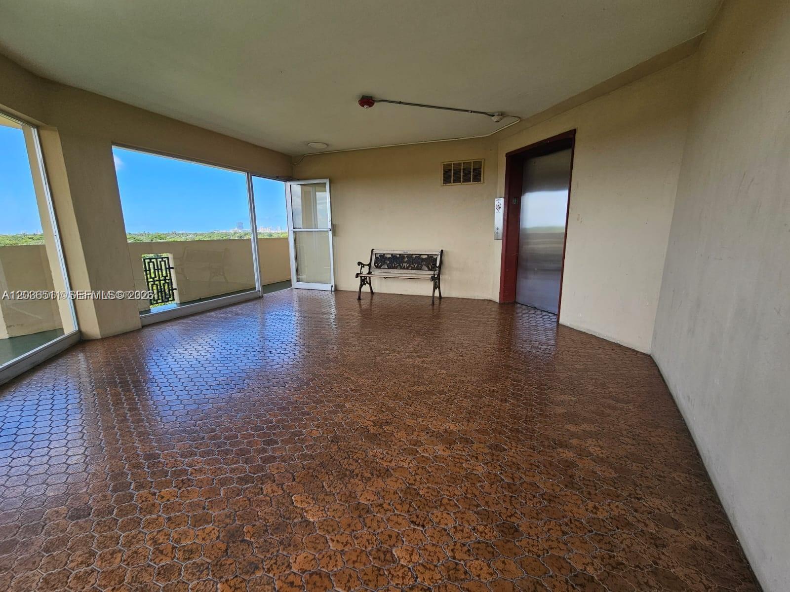 See details 700-1 1 / 2 1090 sq. ft. $ 2026-06-12 0 Photo