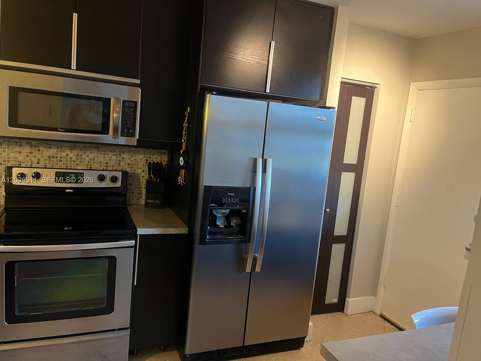 Ver detalles 700-1 1 / 2 1090 sq. ft. $ 2026-06-12 0 foto