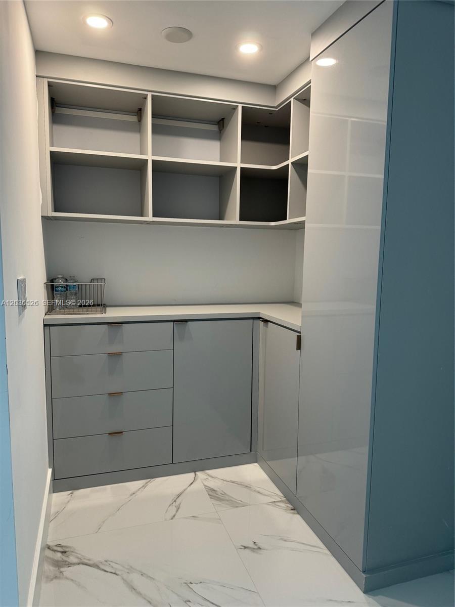 Ver detalles 5-1003 3 / 3 1524 sq. ft. $ 2026-06-13 0 foto