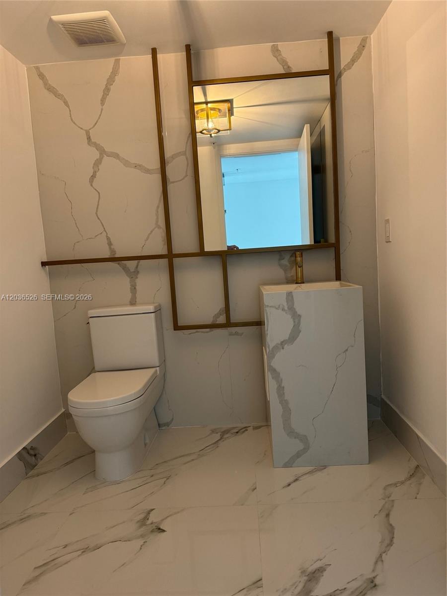 Ver detalles 5-1003 3 / 3 1524 sq. ft. $ 2026-06-13 0 foto