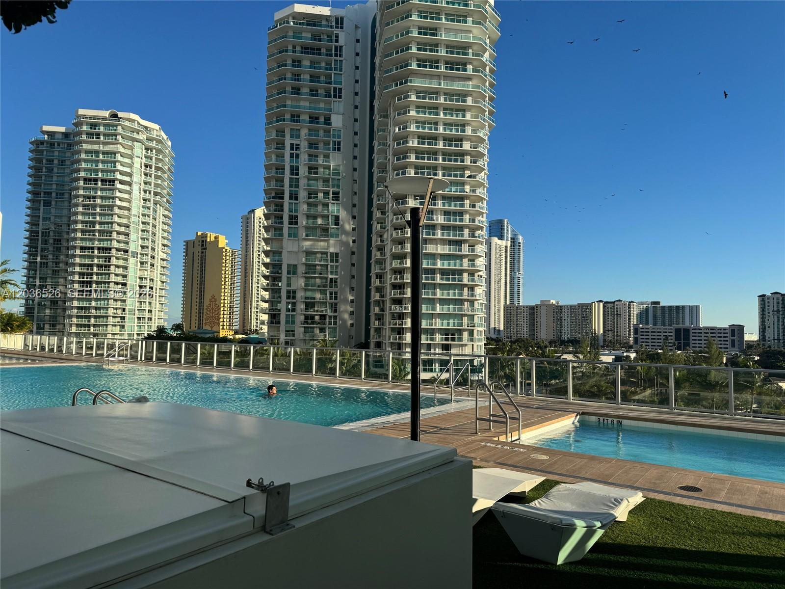 Ver detalles 5-1003 3 / 3 1524 sq. ft. $ 2026-06-13 0 foto