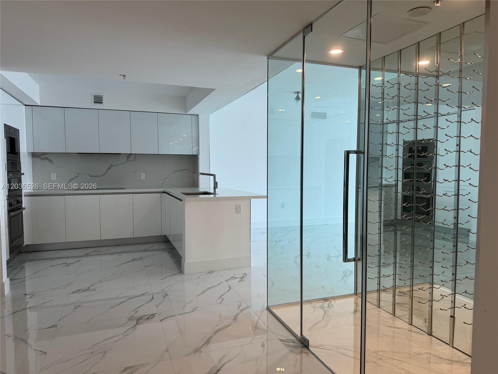 Ver detalles 5-1003 3 / 3 1524 sq. ft. $ 2026-06-13 0 foto