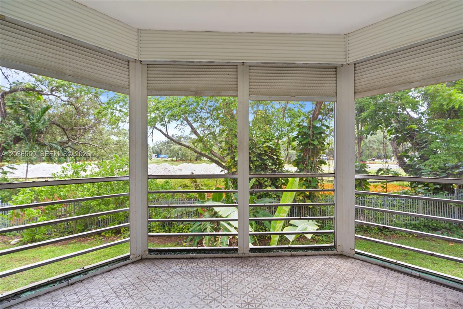 Ver detalles G219 2 / 2 1156 sq. ft. $ 2026-06-13 0 foto