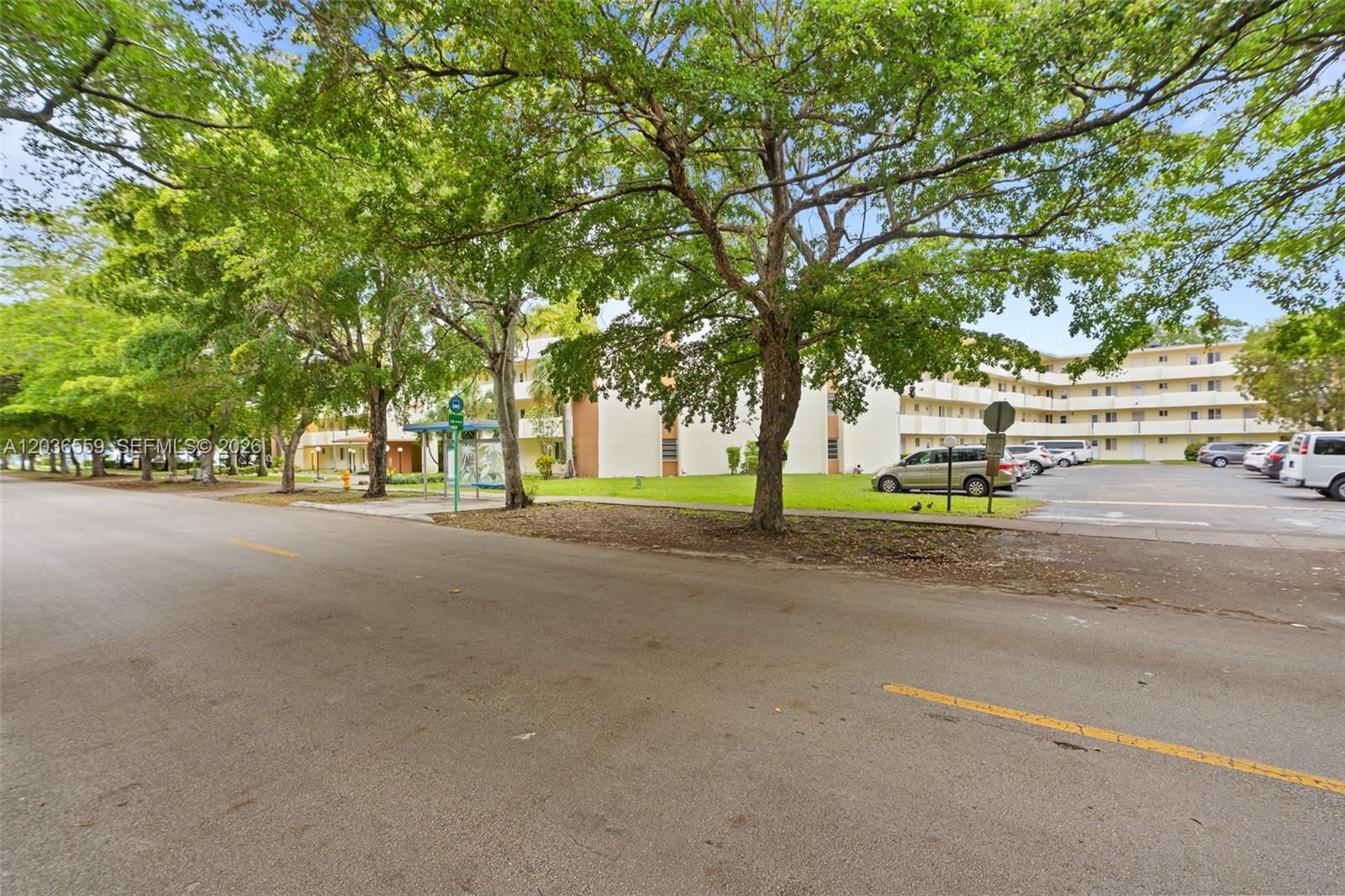 Ver detalles G219 2 / 2 1156 sq. ft. $ 2026-06-13 0 foto