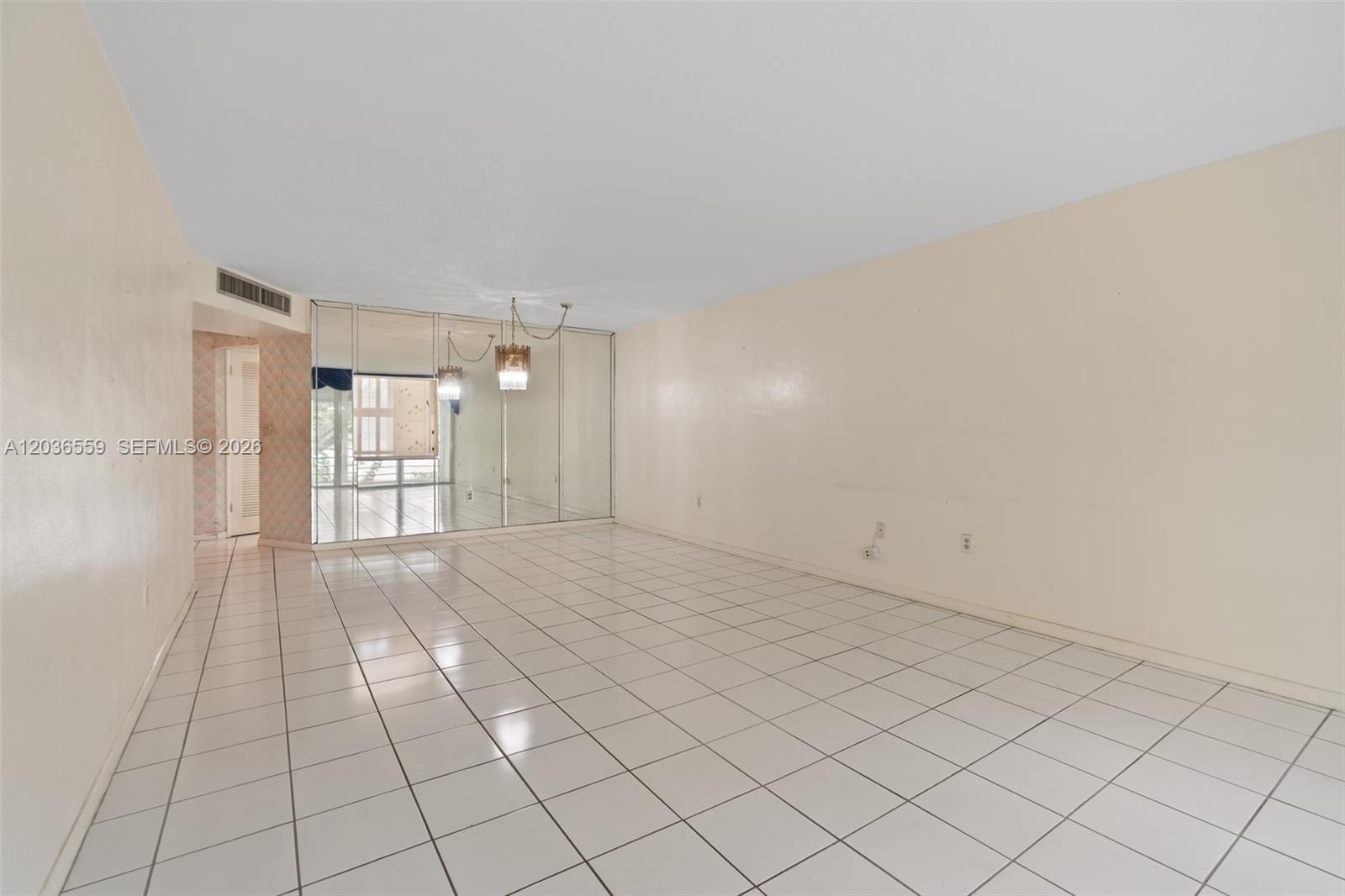 Ver detalles G219 2 / 2 1156 sq. ft. $ 2026-06-13 0 foto