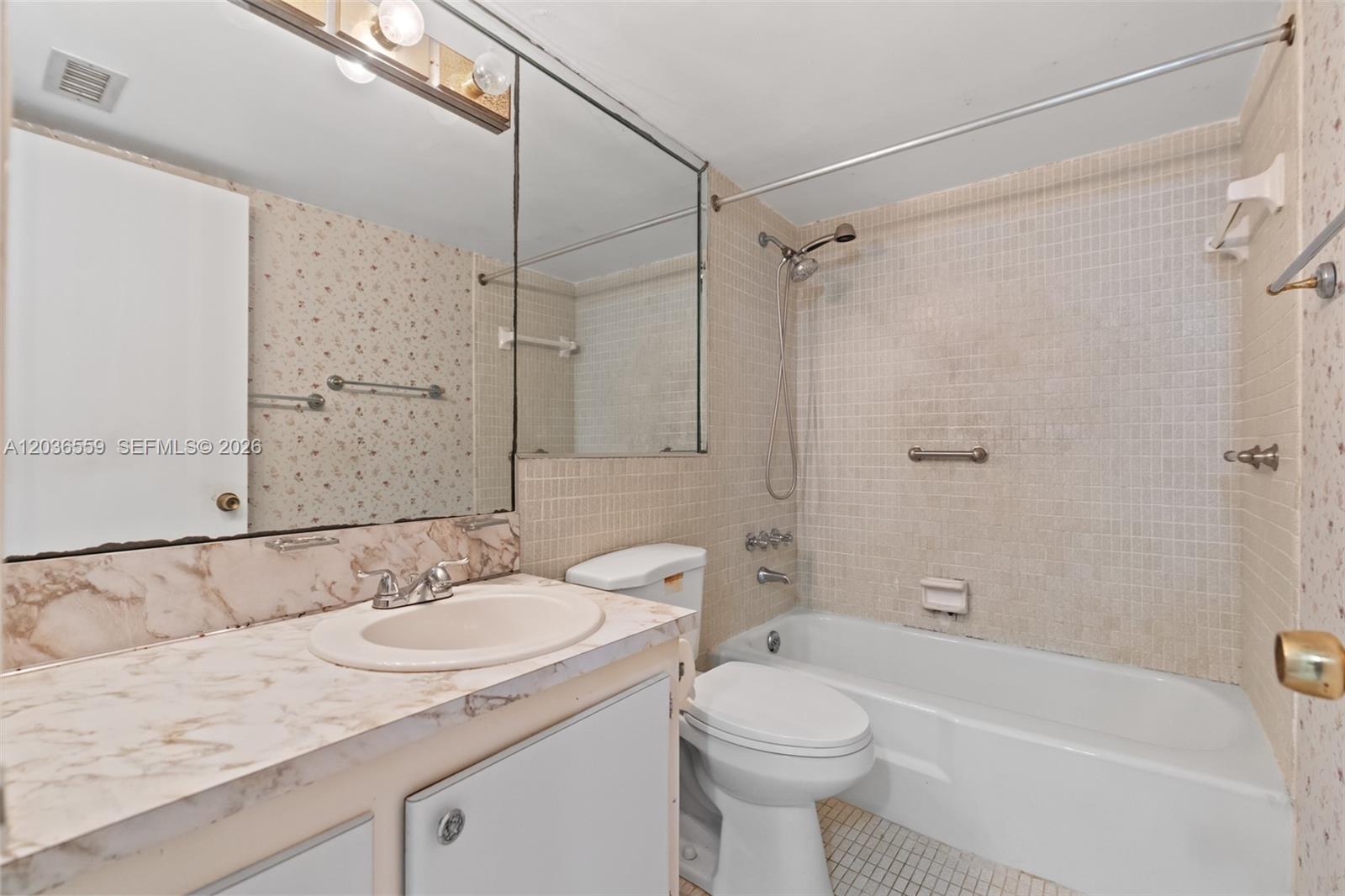Ver detalles G219 2 / 2 1156 sq. ft. $ 2026-06-13 0 foto