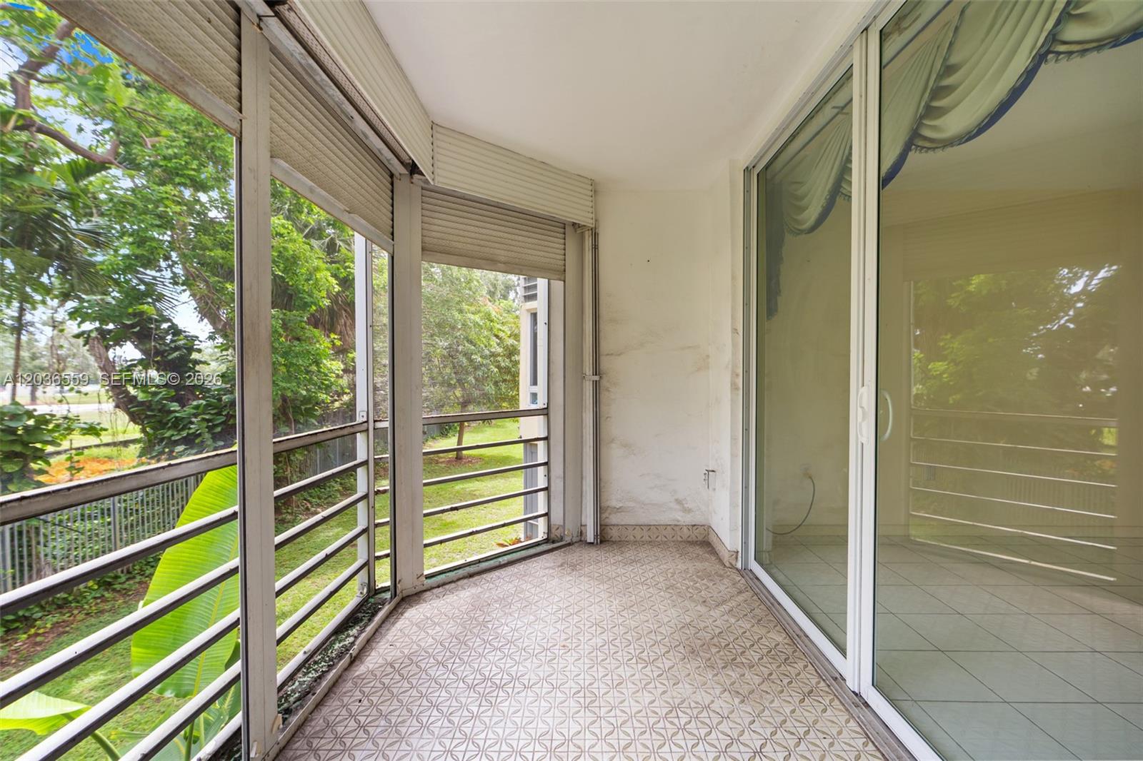 Ver detalles G219 2 / 2 1156 sq. ft. $ 2026-06-13 0 foto