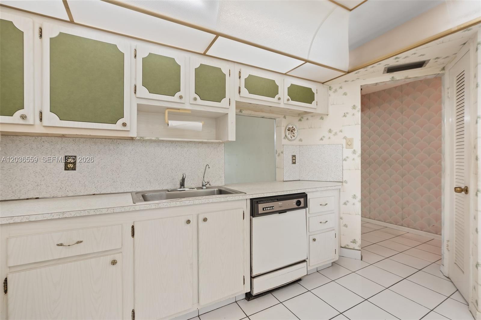 Ver detalles G219 2 / 2 1156 sq. ft. $ 2026-06-13 0 foto