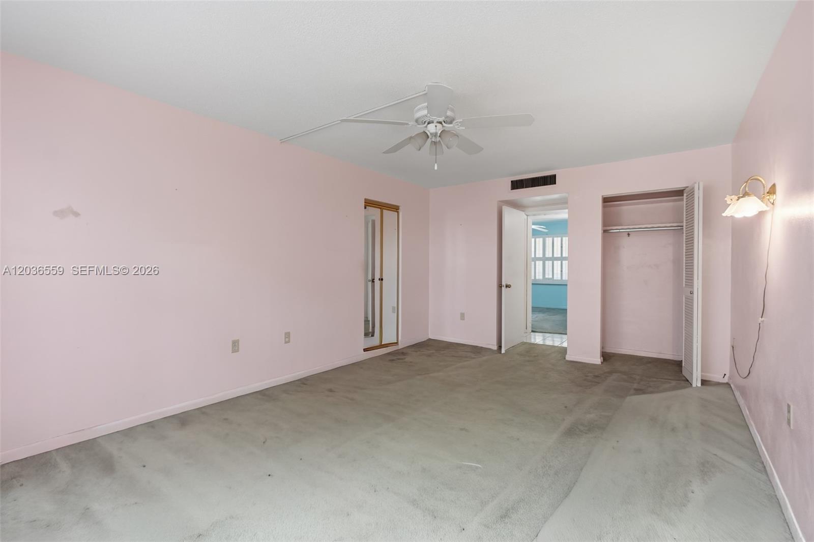 Ver detalles G219 2 / 2 1156 sq. ft. $ 2026-06-13 0 foto