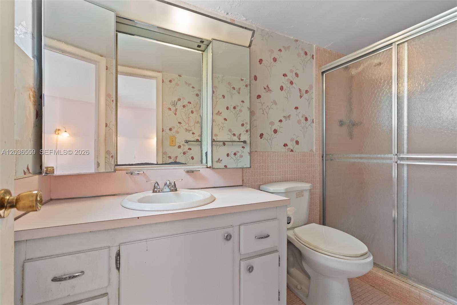 Ver detalles G219 2 / 2 1156 sq. ft. $ 2026-06-13 0 foto