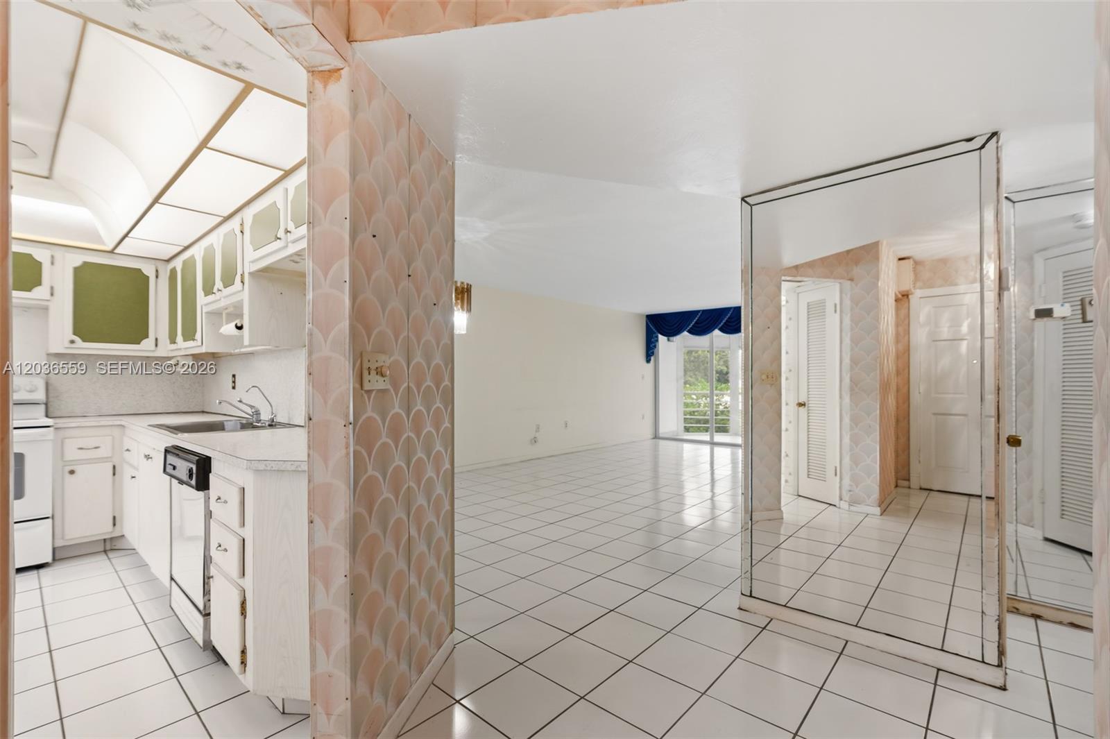 Ver detalles G219 2 / 2 1156 sq. ft. $ 2026-06-13 0 foto