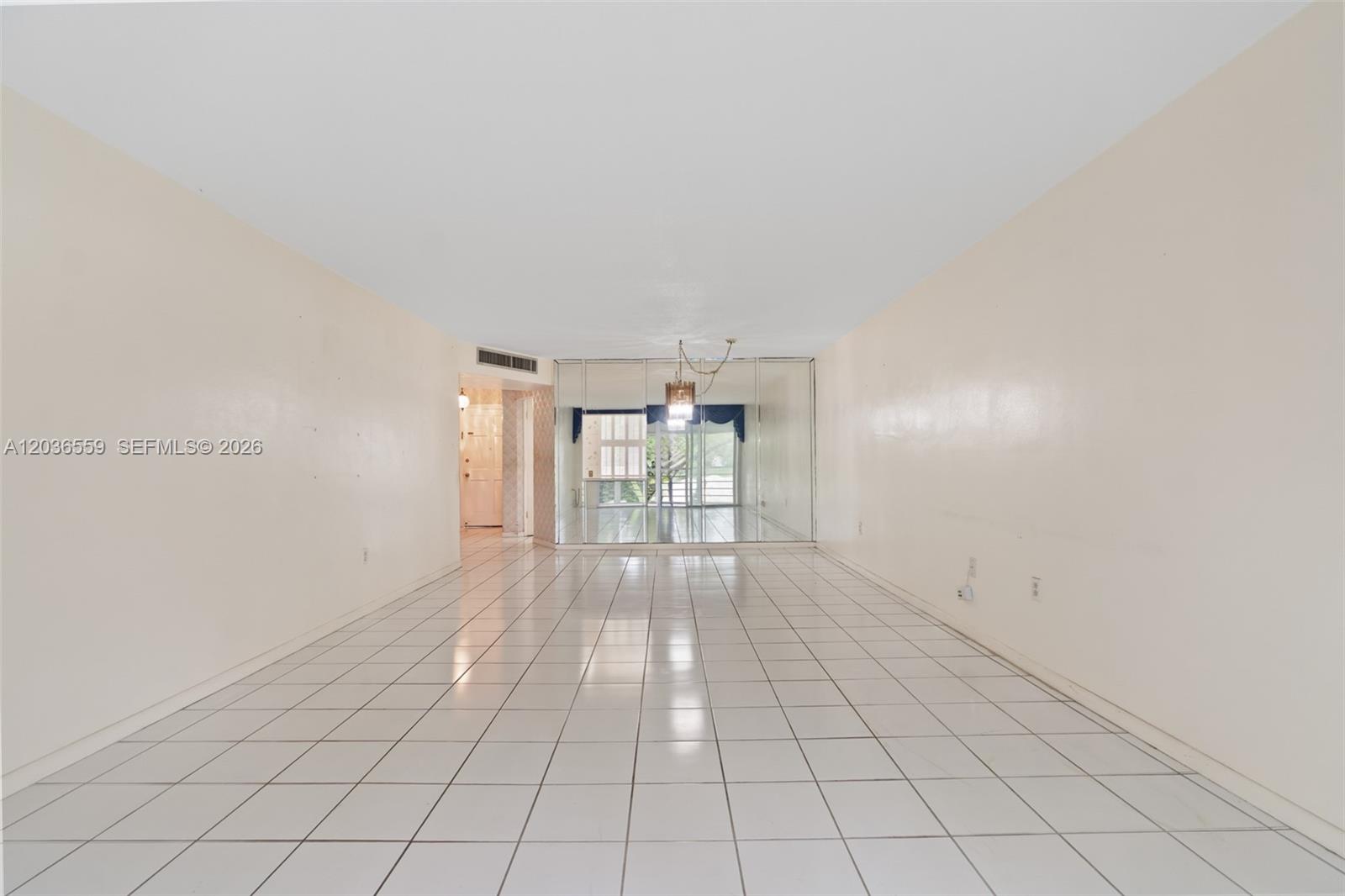 Ver detalles G219 2 / 2 1156 sq. ft. $ 2026-06-13 0 foto