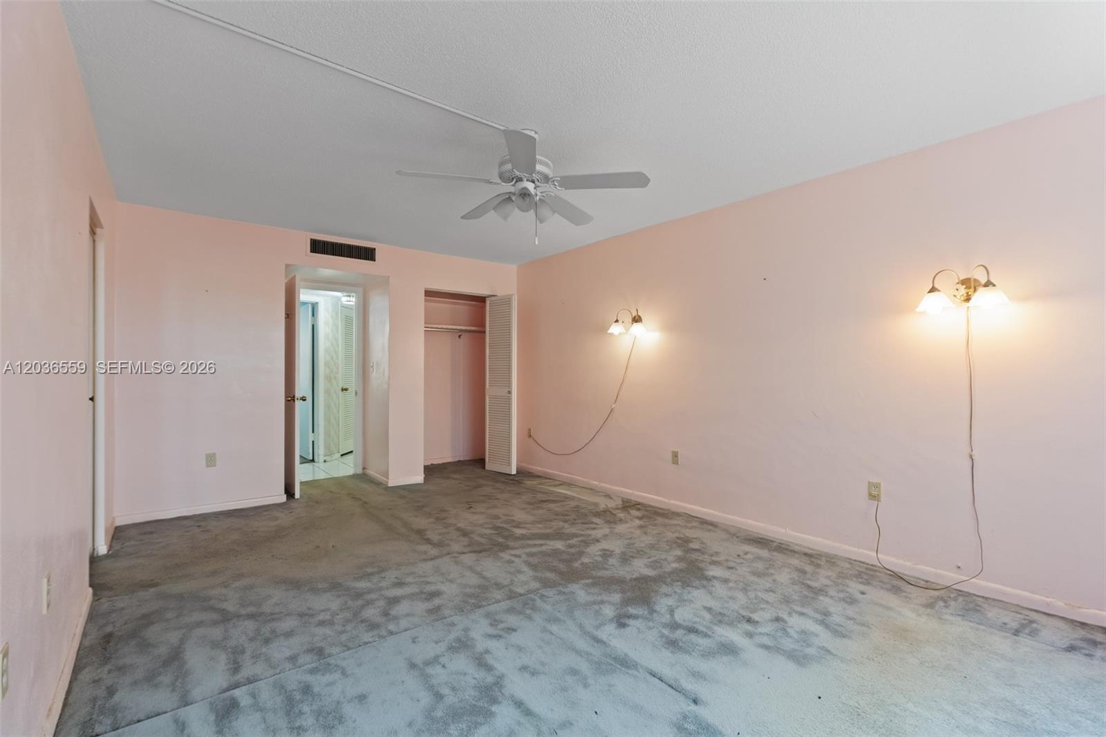 Ver detalles G219 2 / 2 1156 sq. ft. $ 2026-06-13 0 foto