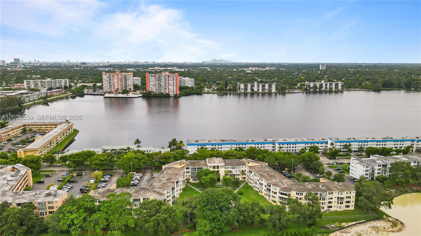 Ver detalles G219 2 / 2 1156 sq. ft. $ 2026-06-13 0 foto
