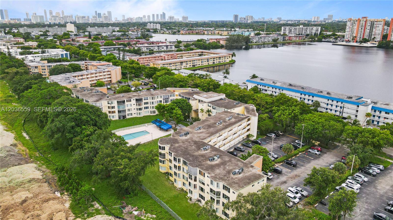 Ver detalles G219 2 / 2 1156 sq. ft. $ 2026-06-13 0 foto