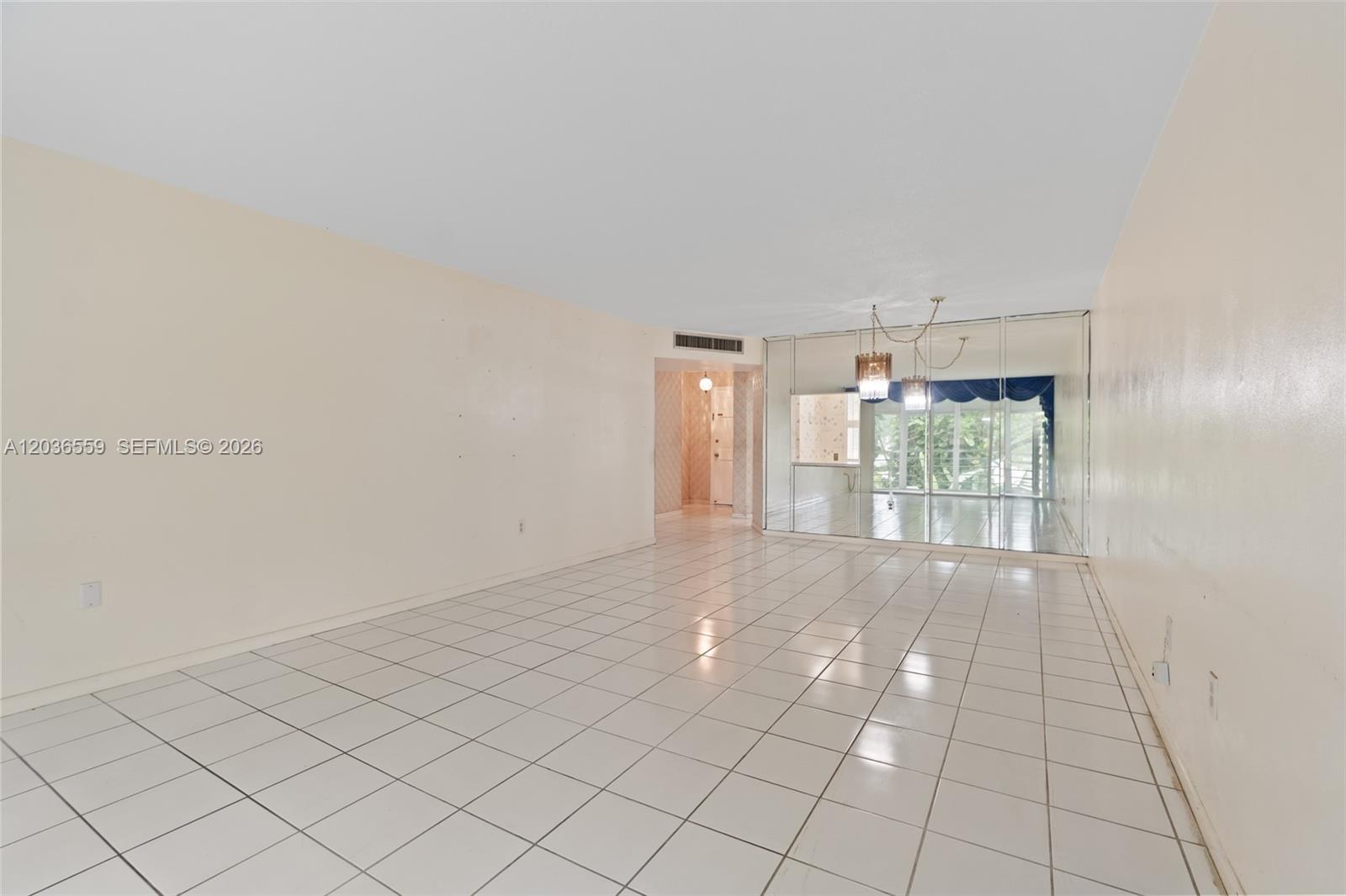 Ver detalles G219 2 / 2 1156 sq. ft. $ 2026-06-13 0 foto