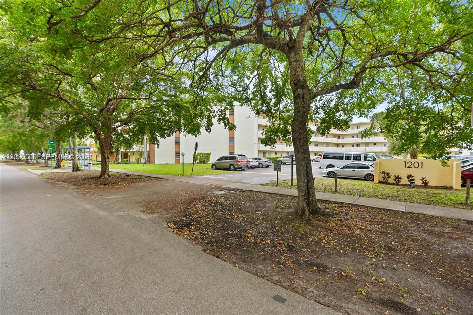 Ver detalles G219 2 / 2 1156 sq. ft. $ 2026-06-13 0 foto