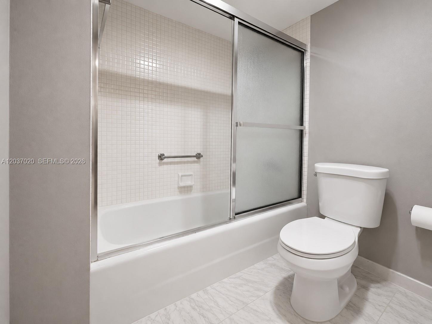 Photo of 20505 Country Club Dr  #138, Aventura, Florida, 33180 - Primary Bedroom Bathroom