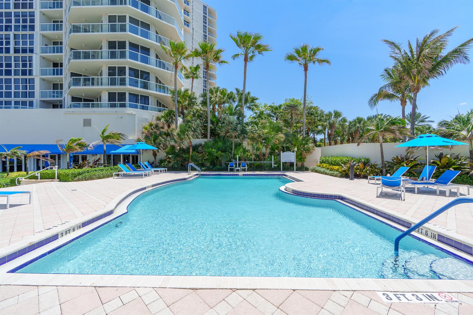 Photo of 6051 Ocean  #607, Hollywood, Florida, 33019 - 6.5 west pool 1