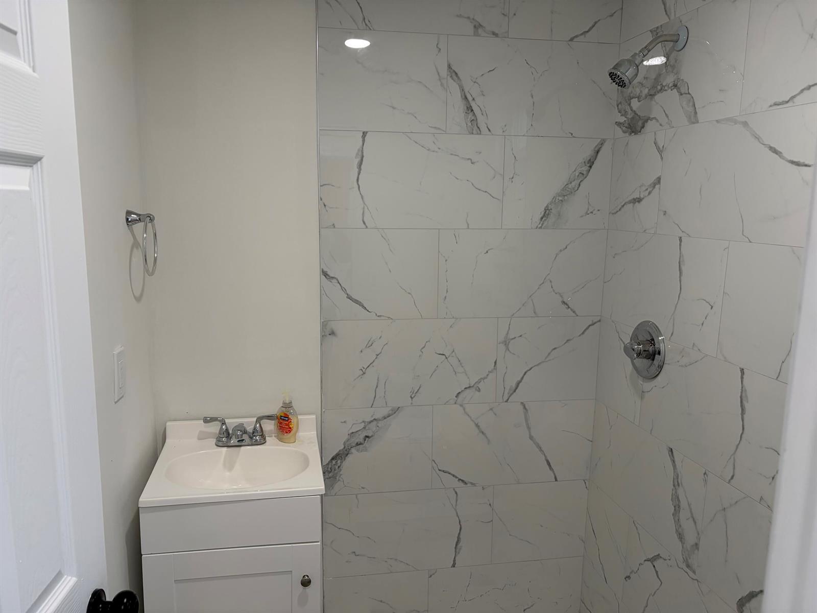   / 0 576 sq. ft. $ 2026-08-05 0 Photo
