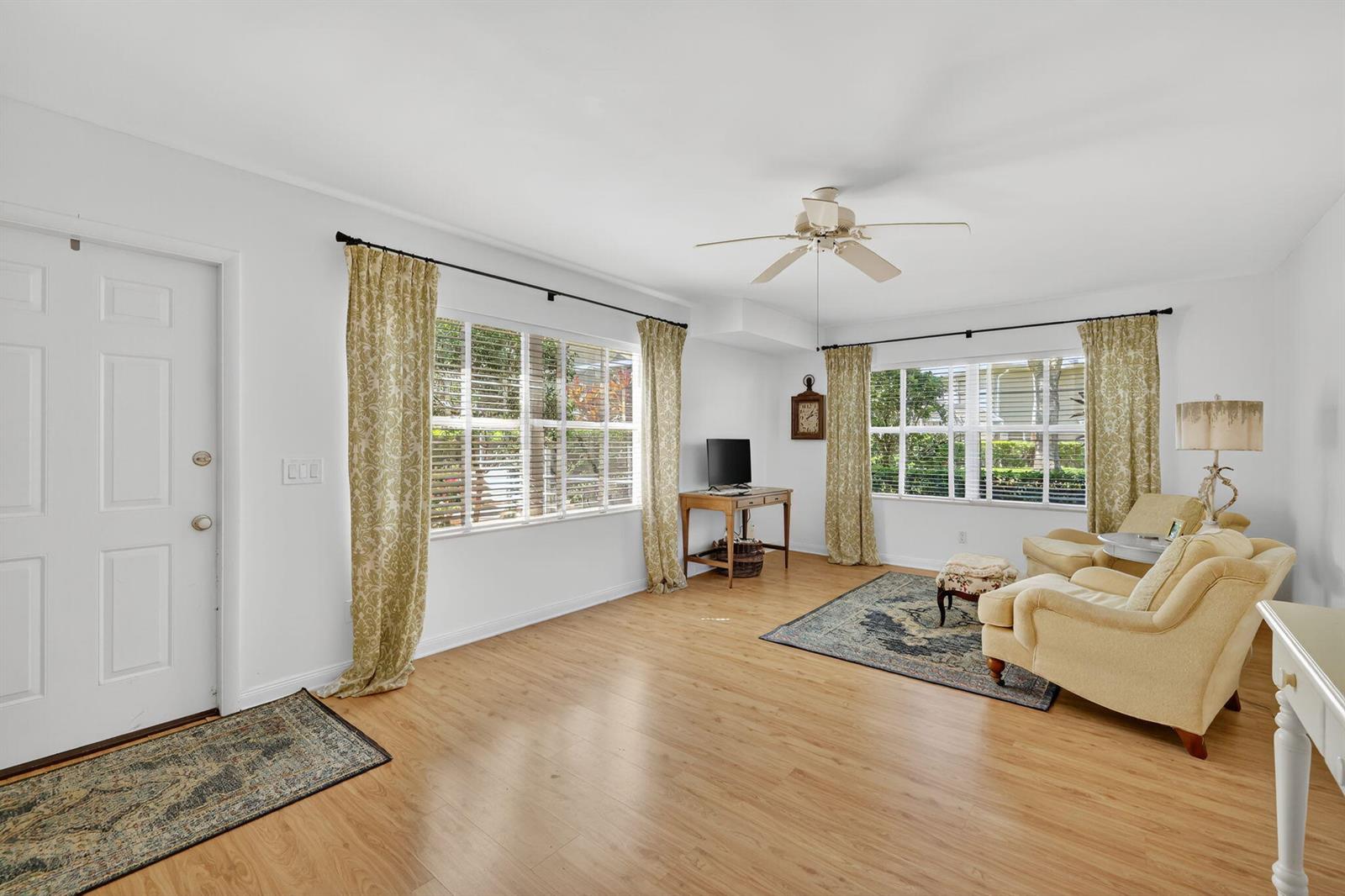 2433 2 /  1374 sq. ft. $ 2026-06-22 0 foto