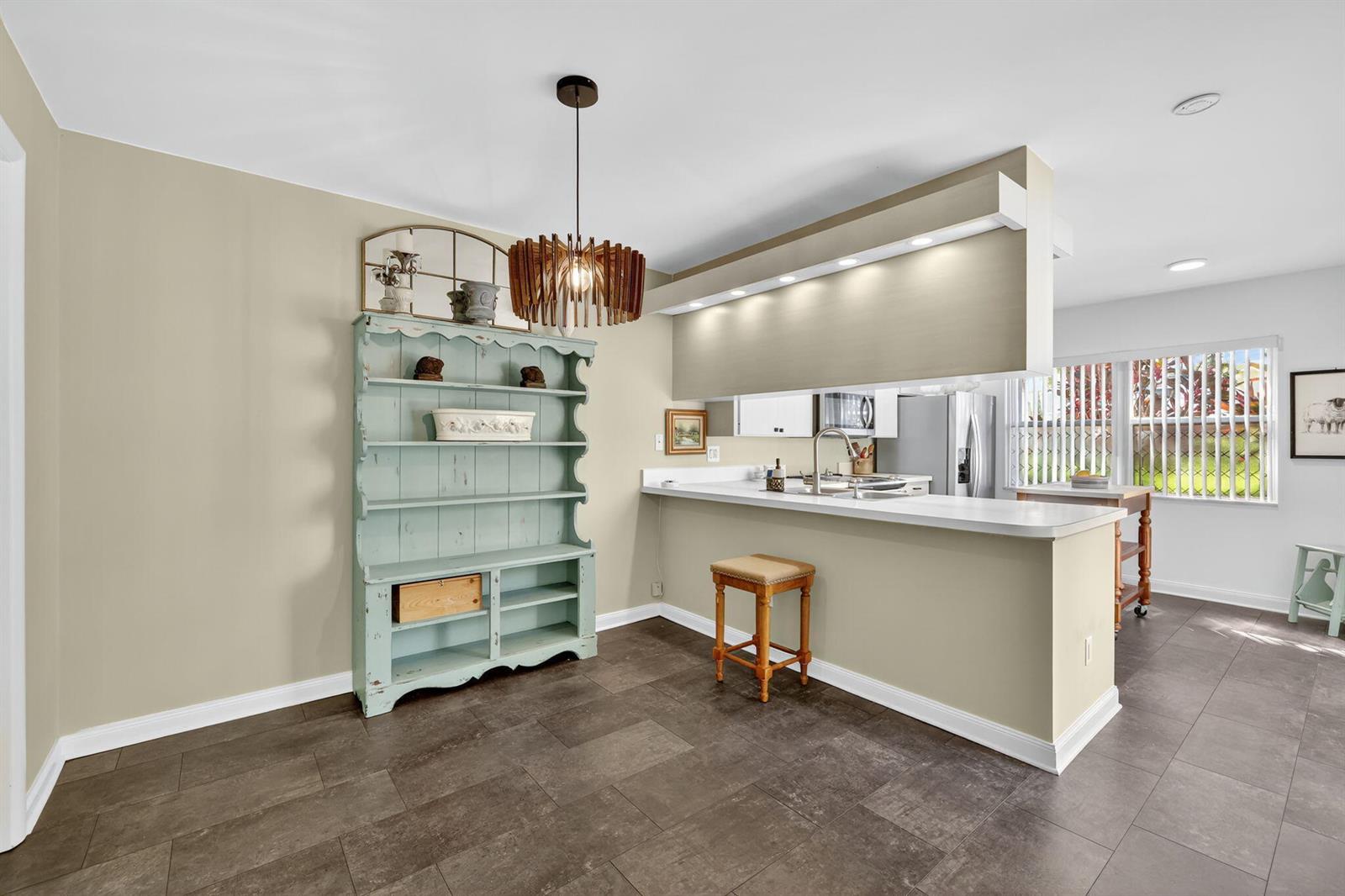 2433 2 /  1374 sq. ft. $ 2026-06-22 0 foto