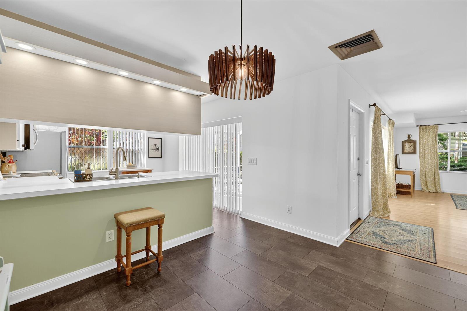 2433 2 /  1374 sq. ft. $ 2026-06-22 0 foto