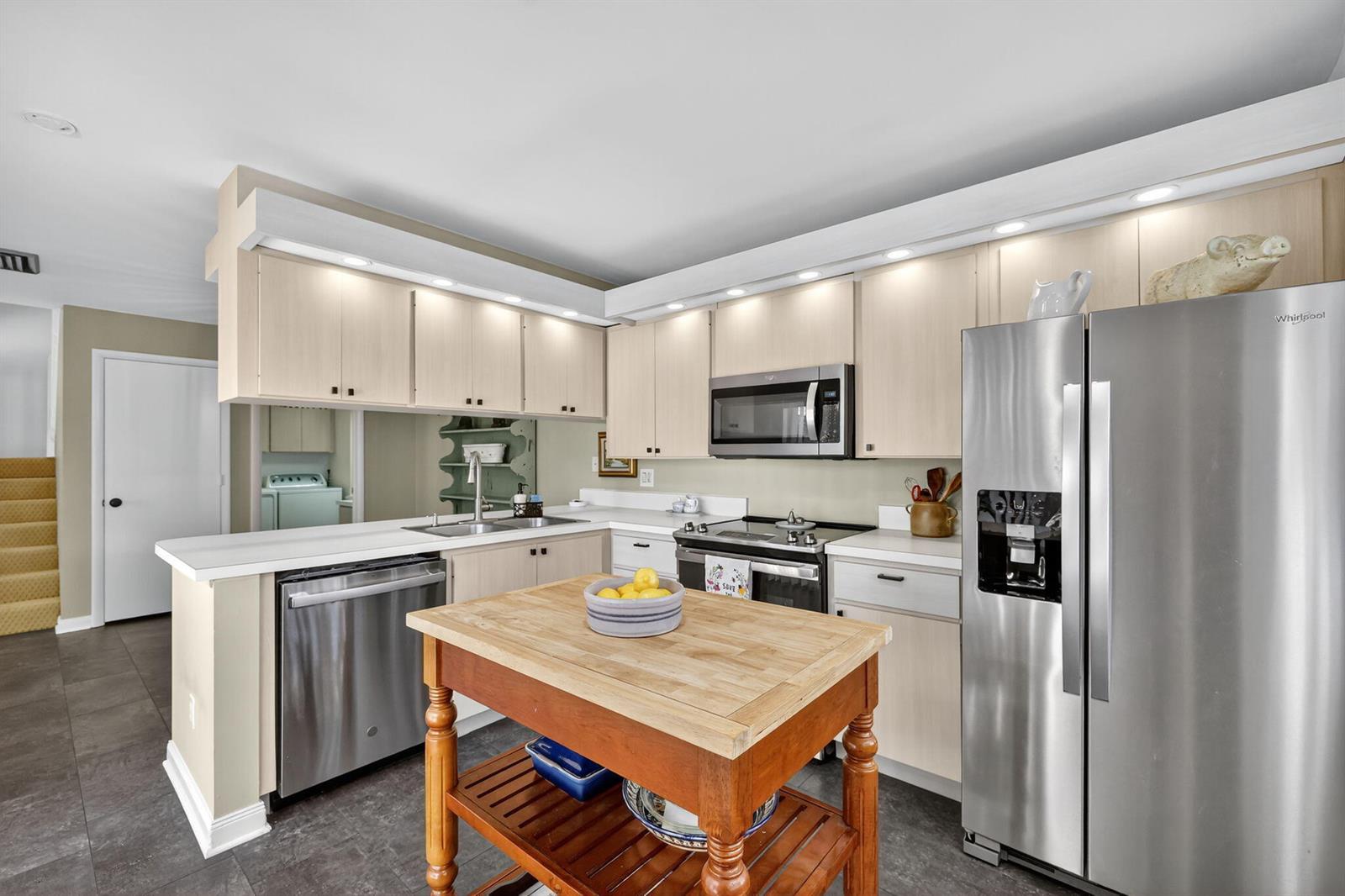 2433 2 /  1374 sq. ft. $ 2026-06-22 0 foto
