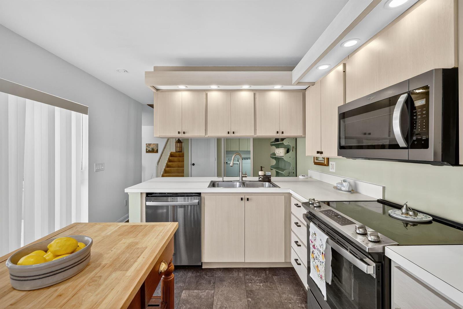 2433 2 /  1374 sq. ft. $ 2026-06-22 0 foto