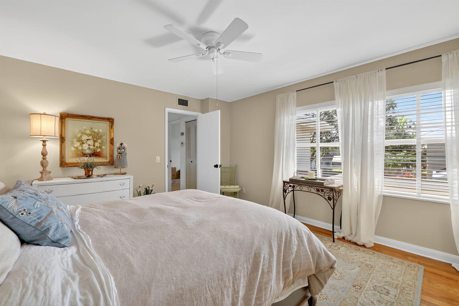 2433 2 /  1374 sq. ft. $ 2026-06-22 0 foto
