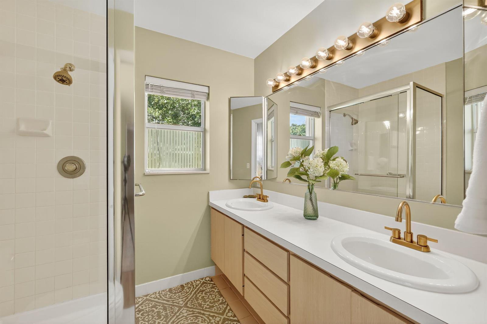 2433 2 /  1374 sq. ft. $ 2026-06-22 0 foto