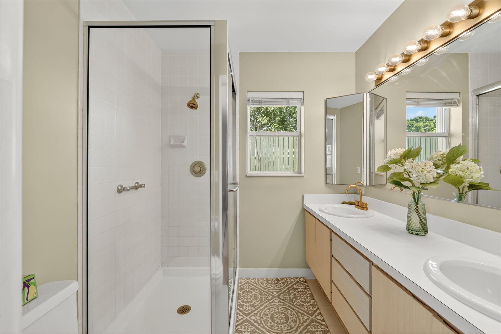 2433 2 /  1374 sq. ft. $ 2026-06-22 0 foto