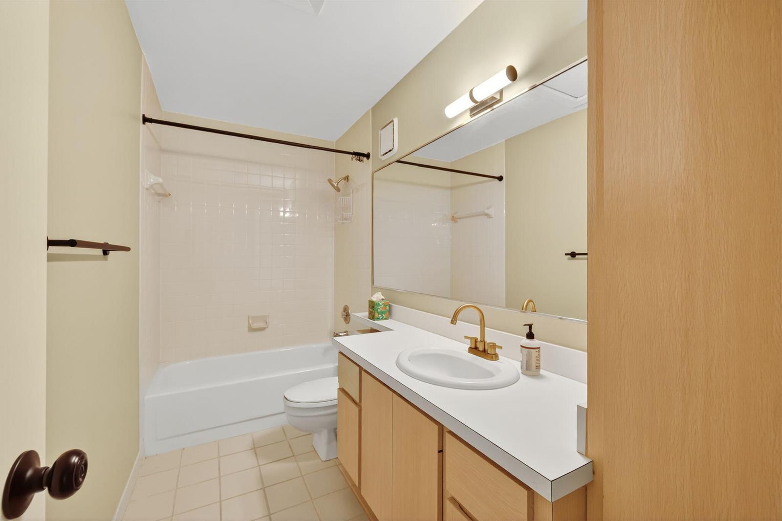 2433 2 /  1374 sq. ft. $ 2026-06-22 0 foto