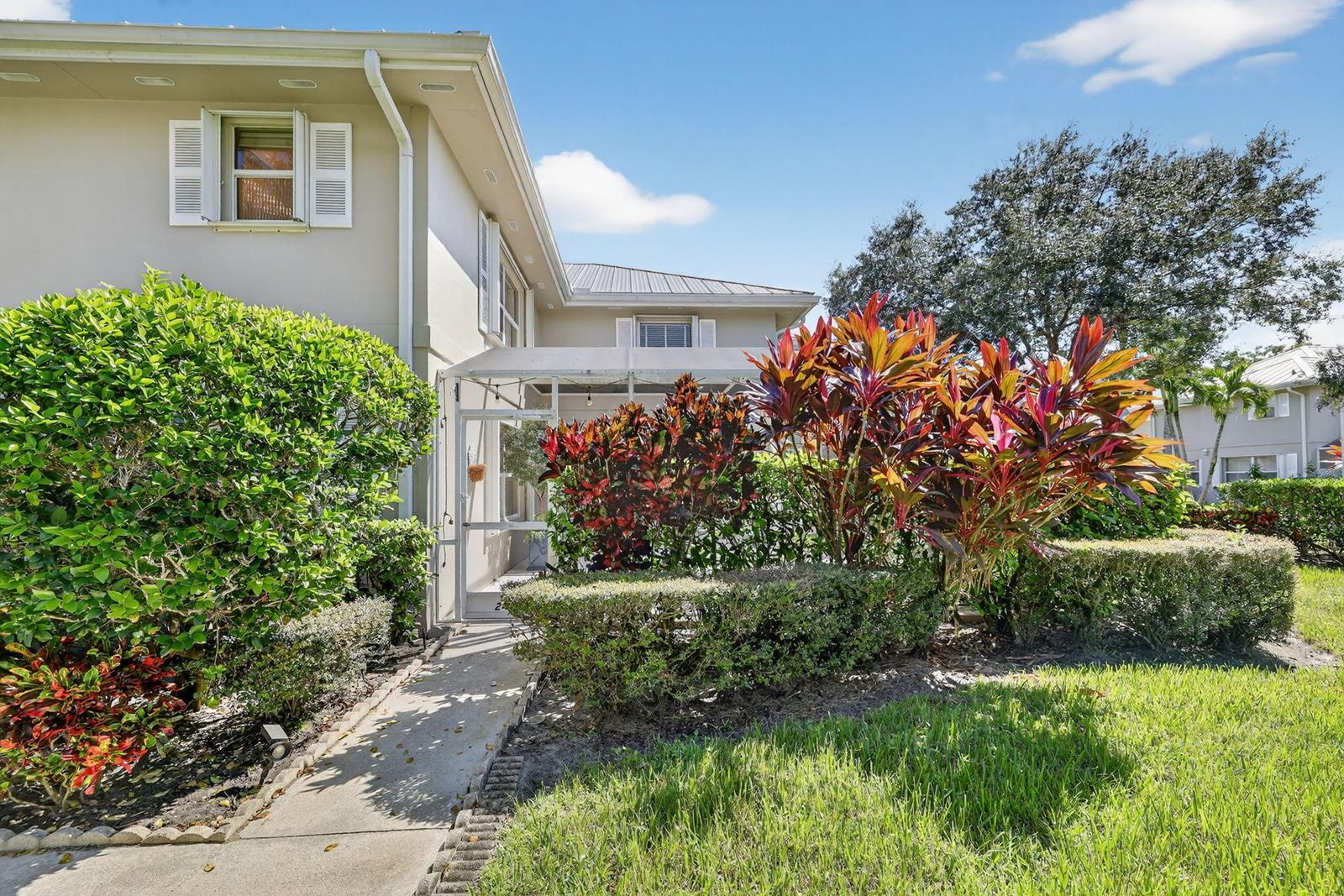 2433 2 /  1374 sq. ft. $ 2026-06-22 0 foto