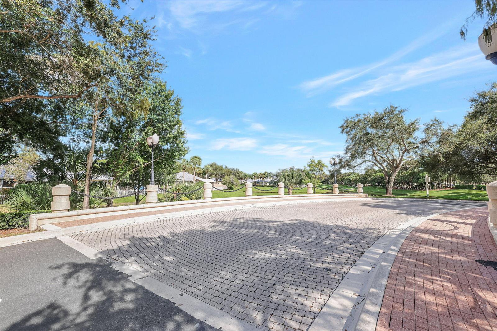 2433 2 /  1374 sq. ft. $ 2026-06-22 0 foto