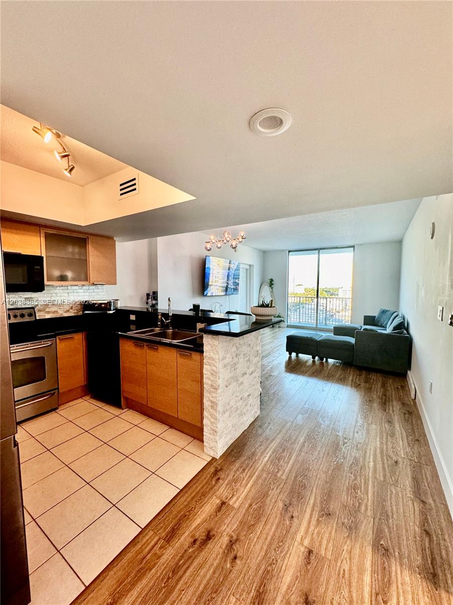 Photo of 140 Dixie Hwy  #921, Hollywood, Florida, 33020 - 