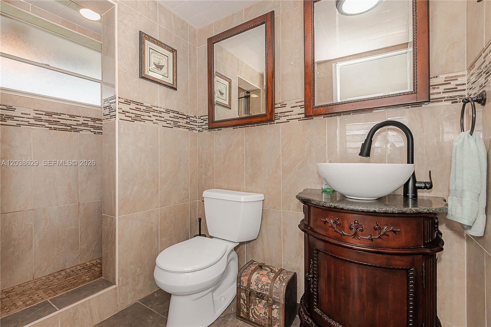 501 2 / 2 992 sq. ft. $ 2026-06-17 0 foto
