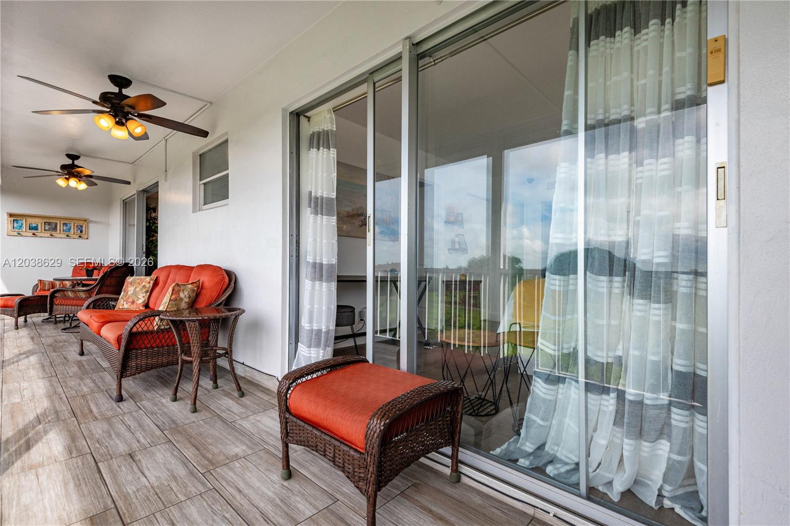 501 2 / 2 992 sq. ft. $ 2026-06-17 0 foto