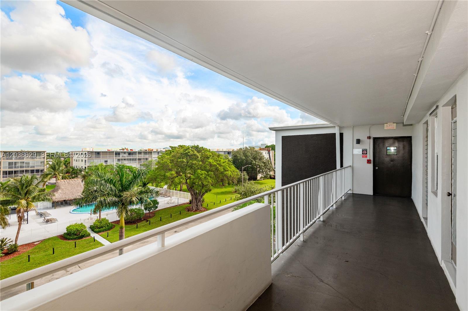 501 2 / 2 992 sq. ft. $ 2026-06-17 0 foto