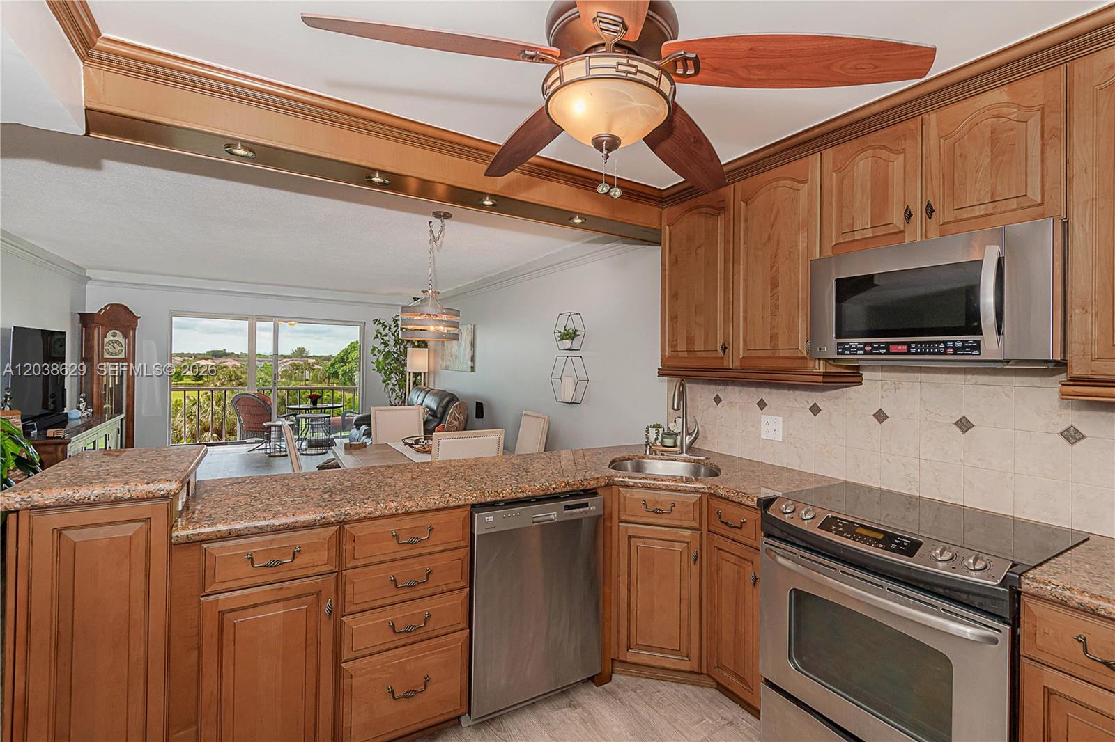 501 2 / 2 992 sq. ft. $ 2026-06-17 0 foto