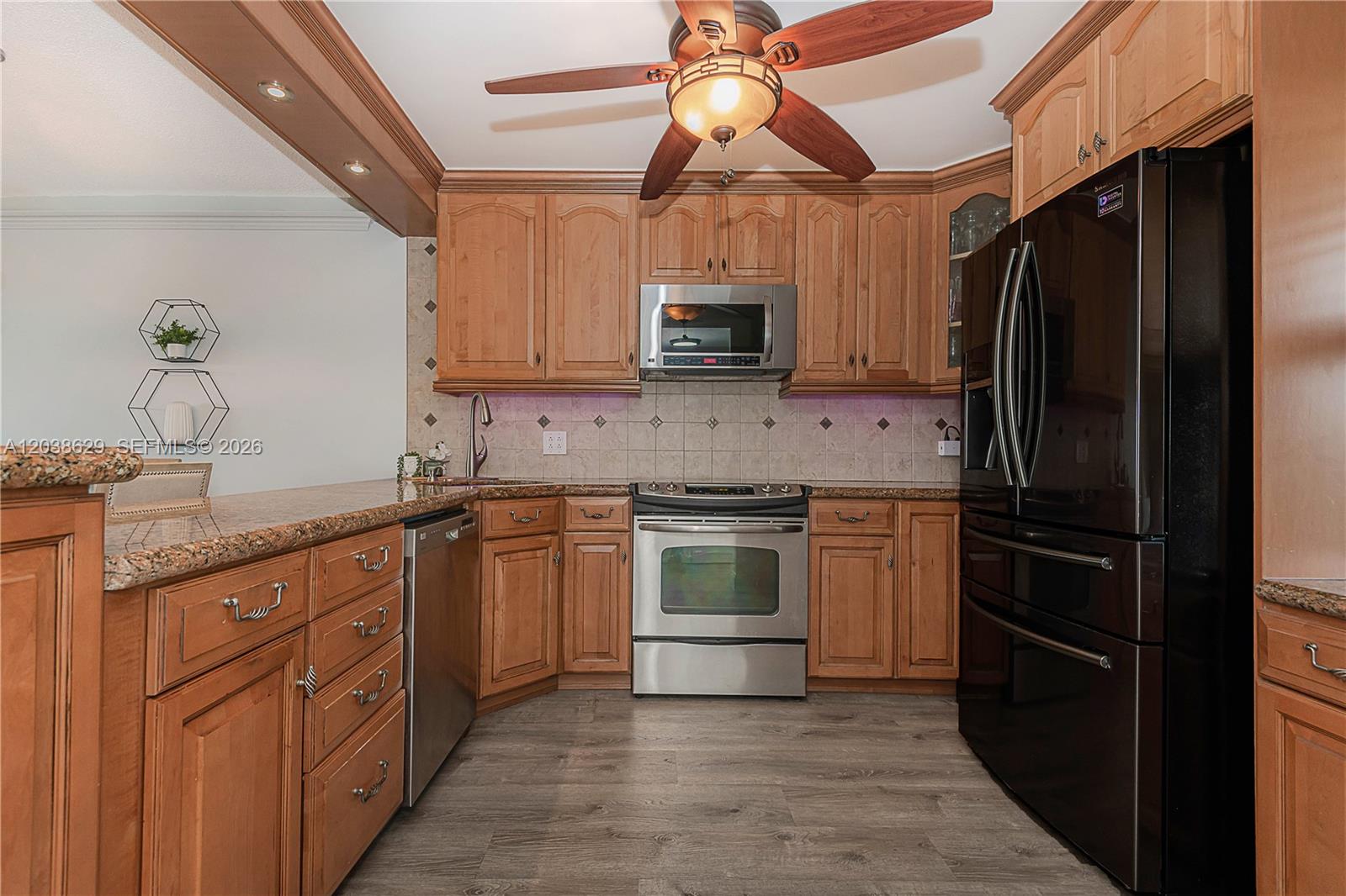 501 2 / 2 992 sq. ft. $ 2026-06-17 0 foto