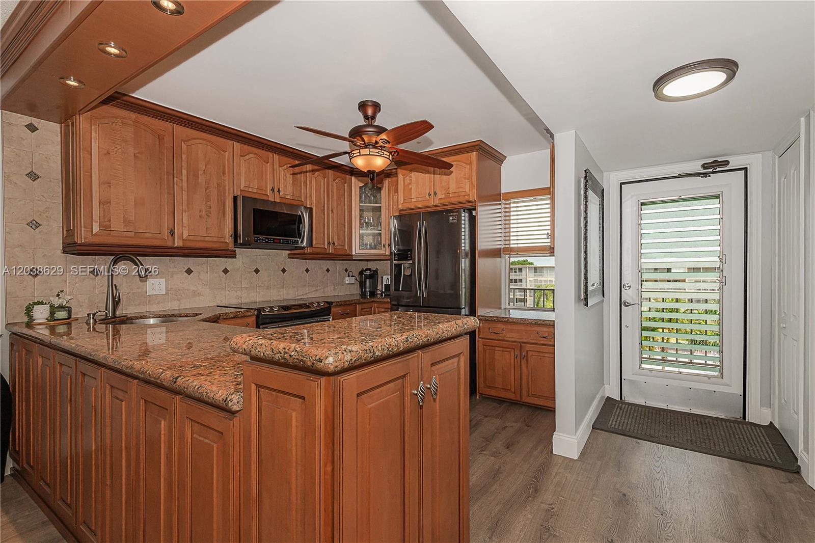 501 2 / 2 992 sq. ft. $ 2026-06-17 0 foto