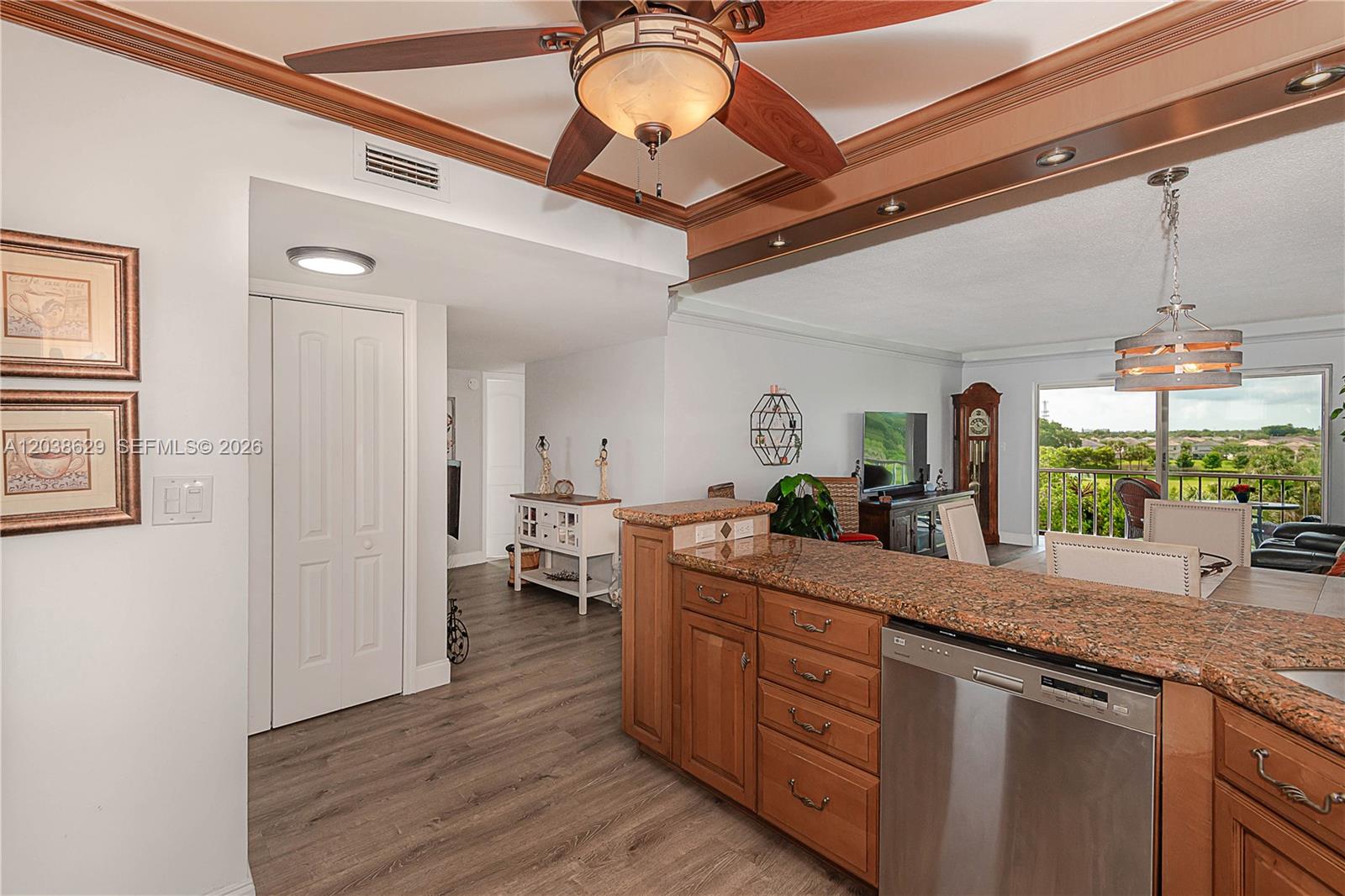 501 2 / 2 992 sq. ft. $ 2026-06-17 0 foto