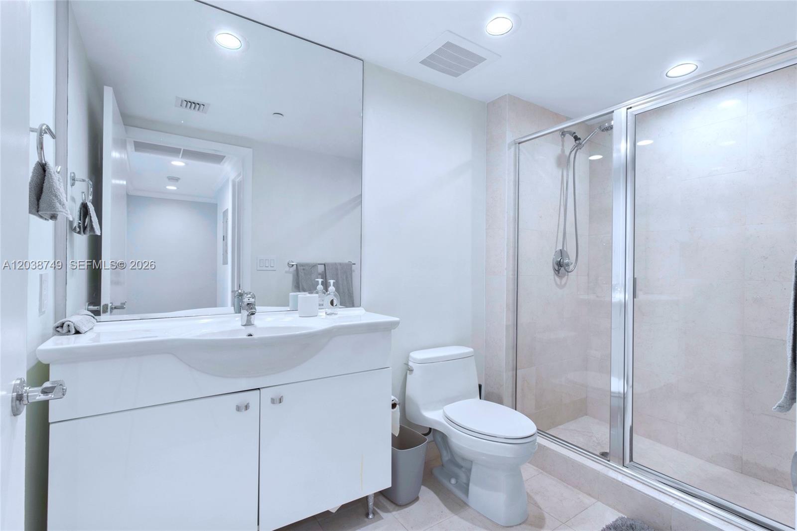 405 2 / 2 1782 sq. ft. $ 2026-06-17 0 foto