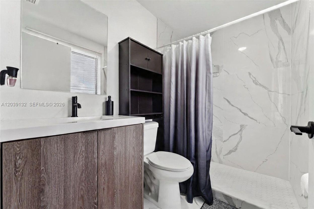 Ver detalles 14590 4 / 4 1398 sq. ft. $ 2026-07-07 0 foto