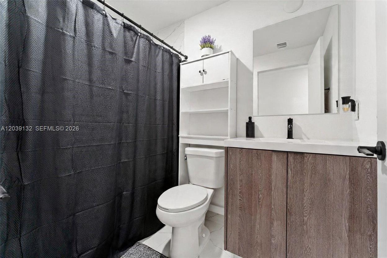 Ver detalles 14590 4 / 4 1398 sq. ft. $ 2026-07-07 0 foto