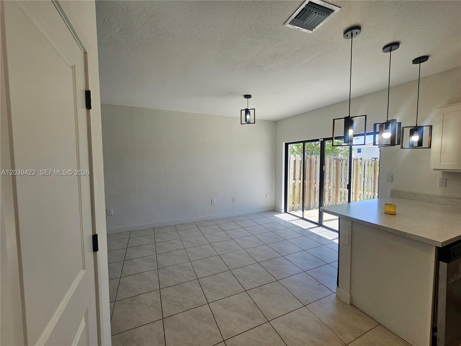 1473 4 / 3 1580 sq. ft. $ 2026-06-18 0 foto